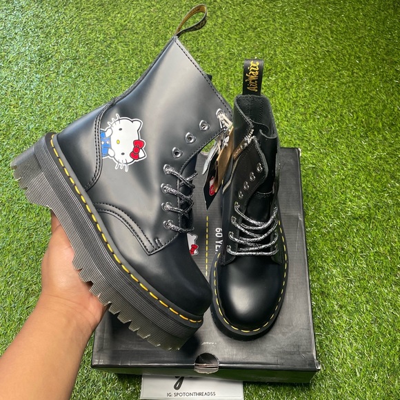Dr. Martens Jadon’s women’s Hello Kitty Sanrio Platform boots - Picture 4 of 8